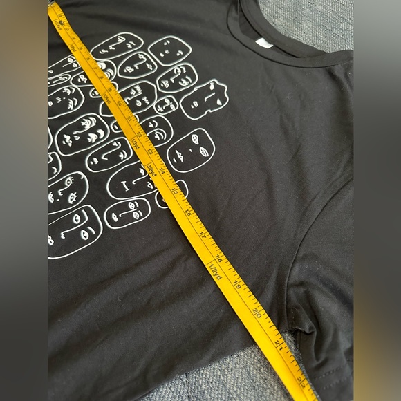 NWOT Women’s Large black printed with tee artistic faces - Picture 3 of 4